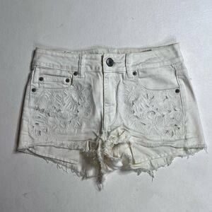 American Eagle Outfitters White Embroidered Jean Shorts  Size 4